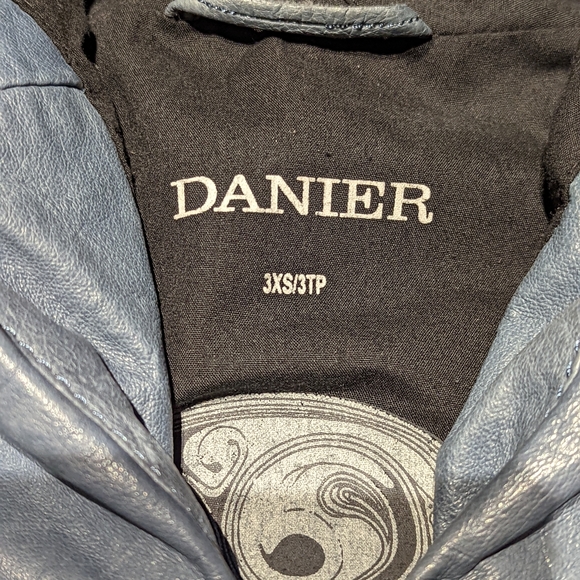 Leather jacket with hood - Picture 2 of 2